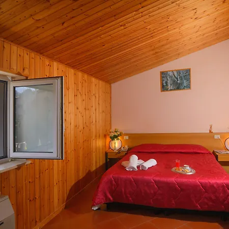 Holidays A - Natura, Relax E Benessere Nel Parco D'abruzzo Hotel